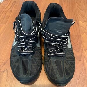 Old School Black Nike Air Max Shoes - Size 8 women’s
